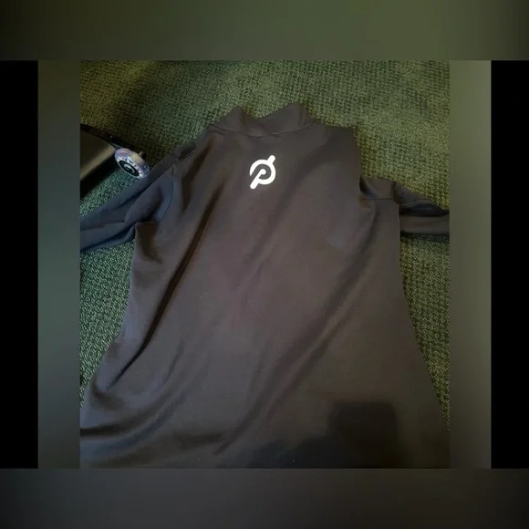 Peloton Nike with Peloton Nikepro  dri-fit long sleeve top host pick - Picture 6 of 13